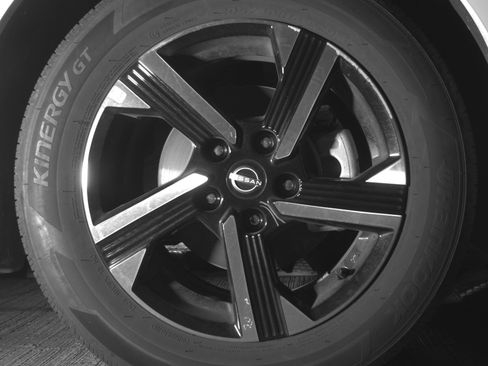 Used 2025 Nissan Sentra SV image 13