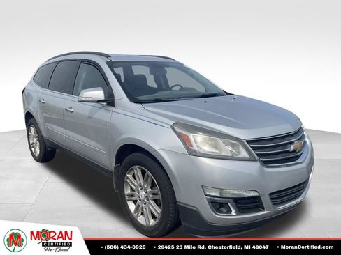 Used 2015 Chevrolet Traverse LT w/ Style and Technology Package FWD image 3
