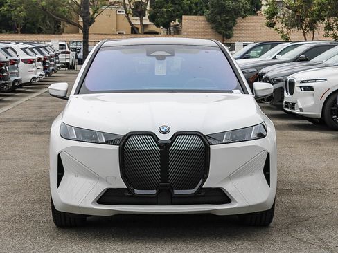 New 2026 BMW iX xDrive60 w/ Premium Package image 2