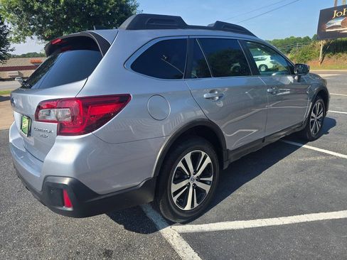 Used 2019 Subaru Outback 3.6R Limited AWD/4WD image 6