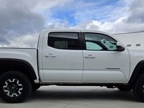 Used 2023 Toyota Tacoma TRD Off-Road image 6