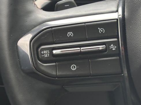 Used 2025 GMC Acadia AT4 w/ Luxury Package image 11