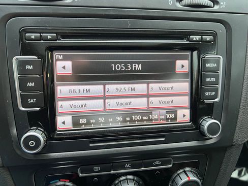 Used 2010 Volkswagen GTI 4-Door image 28