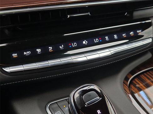 Used 2023 Cadillac Escalade Premium Luxury RWD image 21