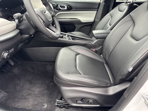 New 2026 Jeep Compass Limited image 9