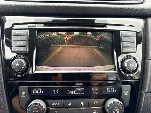 Used 2019 Nissan Rogue SV FWD image 14