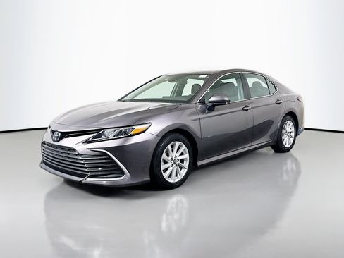 Used 2023 Toyota Camry LE FWD image 4