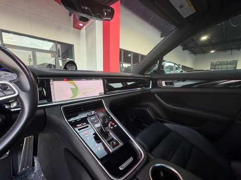 Used 2018 Porsche Panamera 4S AWD/4WD image 30