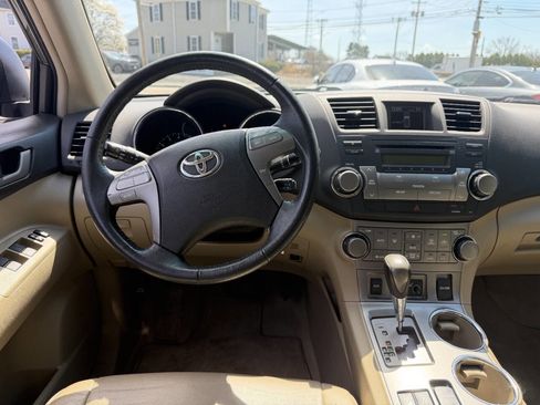Used 2010 Toyota Highlander SE image 20
