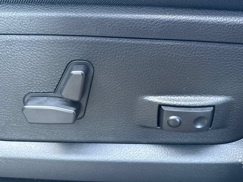 New 2025 RAM 3500 Laramie AWD/4WD image 37