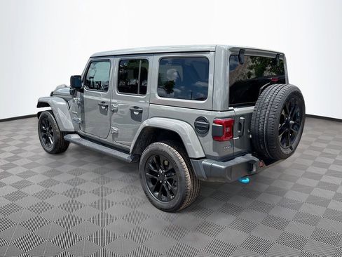 Used 2022 Jeep Wrangler Unlimited Sahara w/ Cold Weather Group AWD/4WD image 8