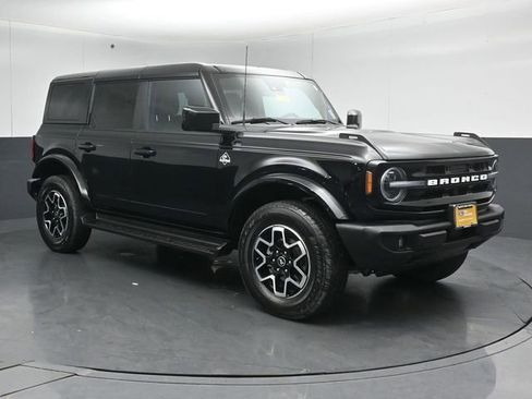 Certified 2025 Ford Bronco Outer Banks AWD/4WD image 1