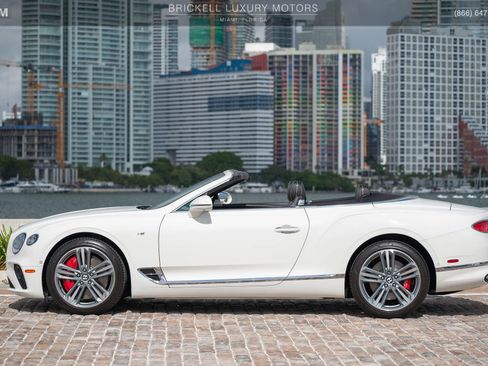 Used 2022 Bentley Continental GT image 12