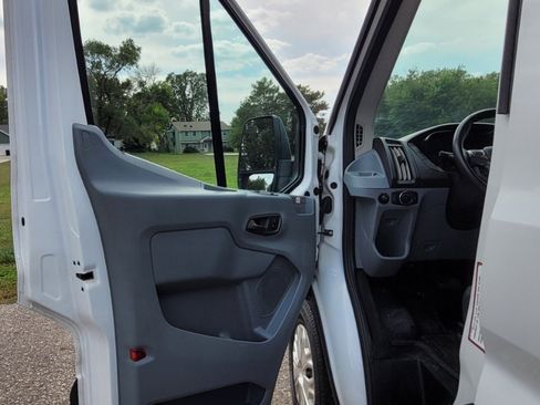 Used 2019 Ford Transit 150 XLT image 11