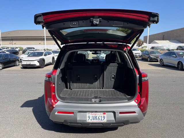Used 2024 Nissan Pathfinder Platinum FWD image 9