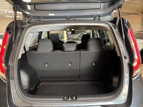 Used 2025 Kia Soul LX w/ LX Technology Package FWD image 24