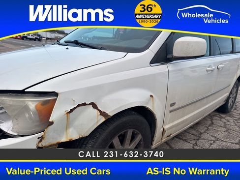 Used 2009 Chrysler Town & Country Touring image 20