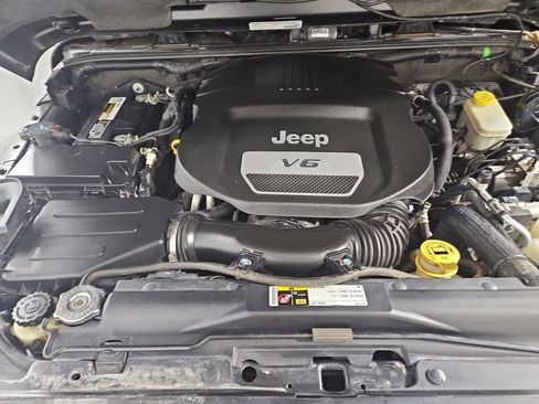 Used 2014 Jeep Wrangler Unlimited Rubicon w/ Connectivity Group image 20