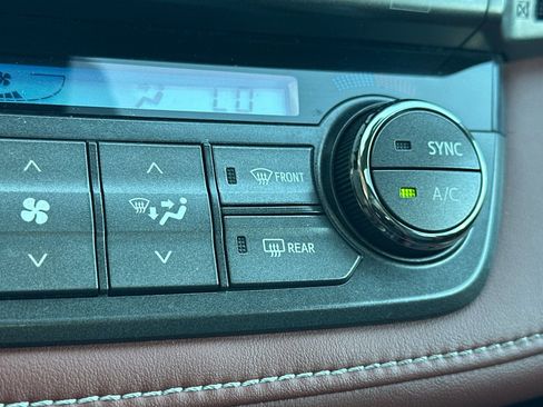 Used 2014 Toyota RAV4 Limited w/ Technology Package image 30