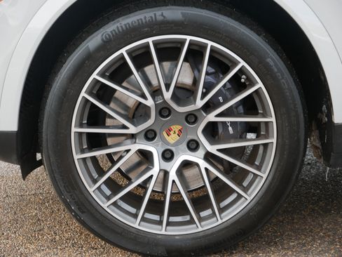 Used 2021 Porsche Cayenne image 10