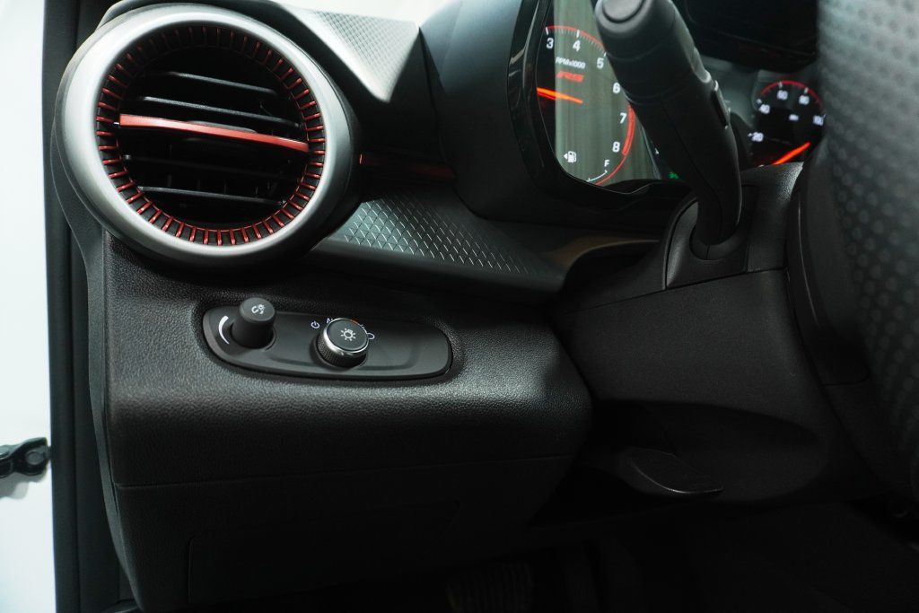 Used 2025 Chevrolet Trax RS w/ Driver Confidence Package FWD image 22