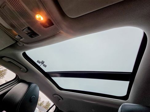 Used 2019 INFINITI QX30 image 20