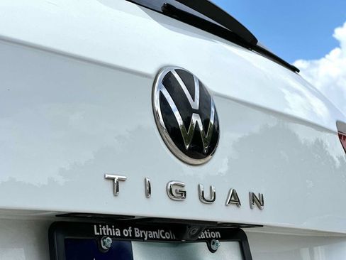 Used 2022 Volkswagen Tiguan SE AWD/4WD image 15