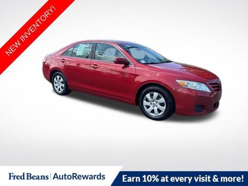 Used 2011 Toyota Camry LE FWD image 1