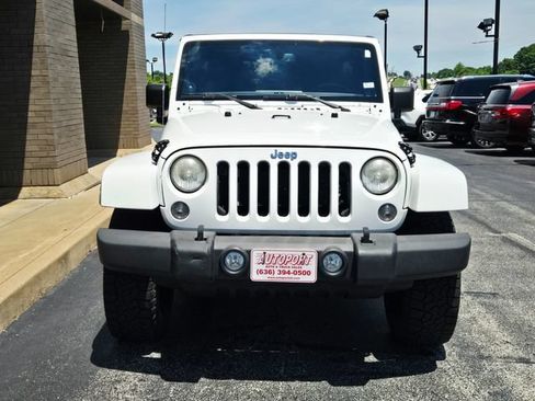 Used 2014 Jeep Wrangler Unlimited Sahara w/ Dual Top Group AWD/4WD image 2