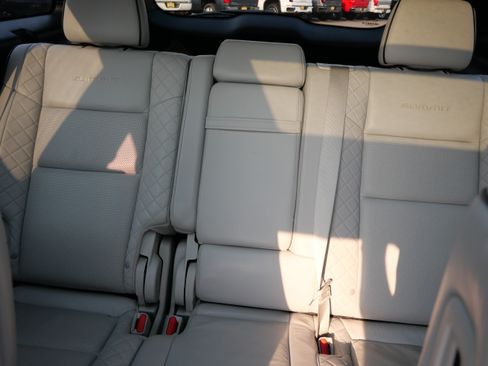 Used 2019 Jeep Grand Cherokee Summit AWD/4WD image 13