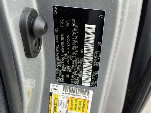 Used 2024 Toyota Sienna XLE FWD image 37