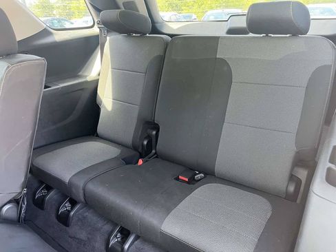Used 2020 Chevrolet Traverse LS FWD image 13