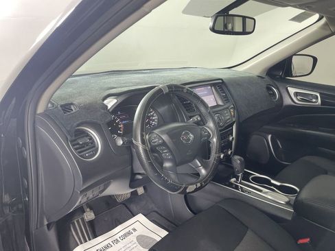 Used 2020 Nissan Pathfinder SV image 10