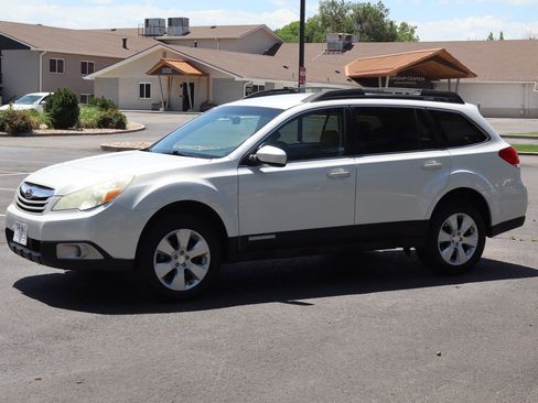 Used 2012 Subaru Outback 2.5i Premium w/ All-Weather Pkg AWD/4WD image 10