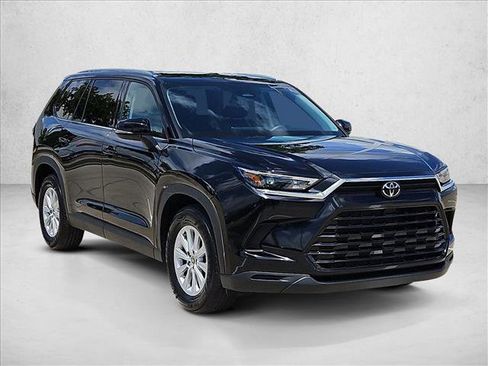 Used 2025 Toyota Grand Highlander FWD image 3