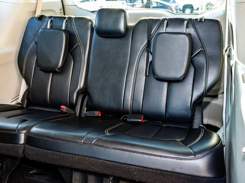 Used 2023 Chrysler Pacifica Touring-L image 24