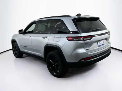 Used 2023 Jeep Grand Cherokee Limited w/ Black Appearance Package image 7