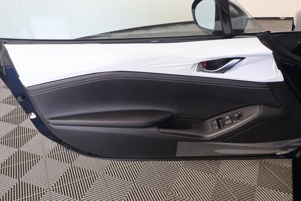 New 2026 MAZDA MX-5 Miata Club w/ Interior Package RWD image 8