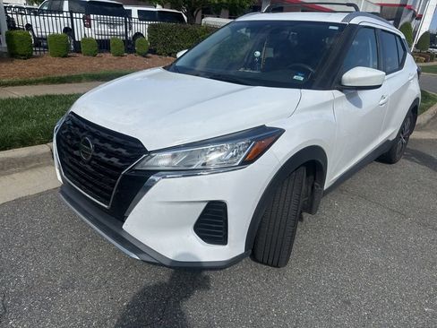 Used 2021 Nissan Kicks SV w/ Exterior Package image 2