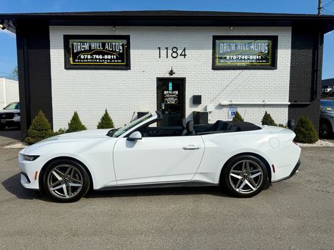 Used 2024 Ford Mustang Convertible RWD image 2