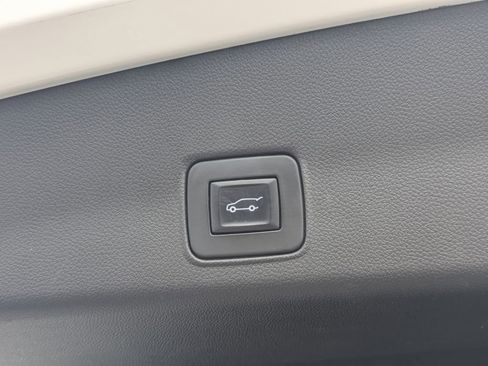 Used 2022 Chevrolet TrailBlazer RS w/ Sun and Liftgate Package FWD image 34