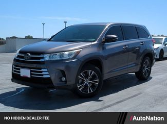Used 2018 Toyota Highlander Plus FWD video 1