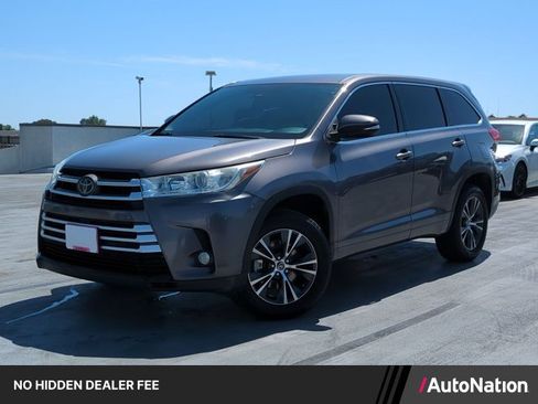 Used 2018 Toyota Highlander Plus FWD image 1