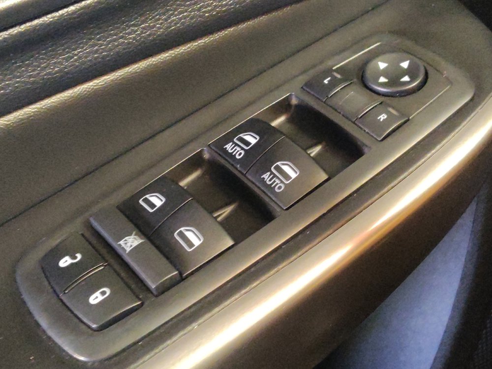 Used 2019 Jeep Cherokee Latitude Plus FWD image 27