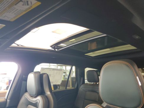 New 2026 Lincoln Aviator Black Label w/ Black Label Special Edition AWD/4WD image 10