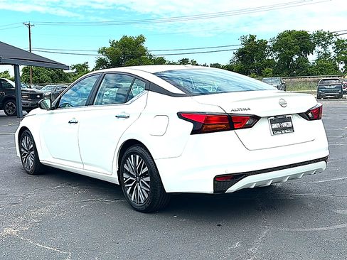 Used 2025 Nissan Altima 2.5 SV FWD image 6
