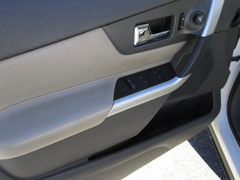 Used 2013 Ford Edge Limited image 12