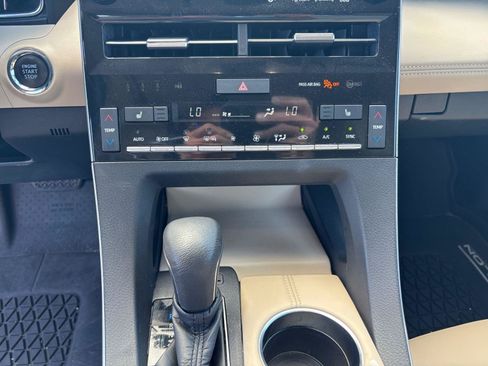 Used 2019 Toyota Avalon XLE w/ Moonroof Package FWD image 12
