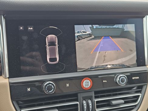 Certified 2026 Porsche Macan AWD/4WD image 18