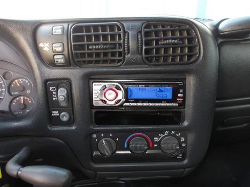 Used 2002 Chevrolet Blazer LS w/ Preferred Equipment Group image 15